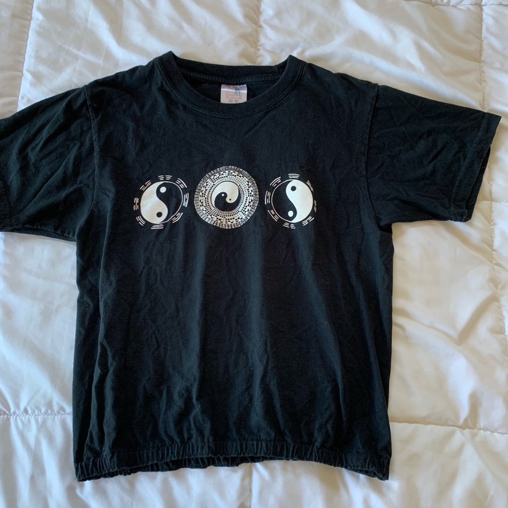 black ting-yang tee